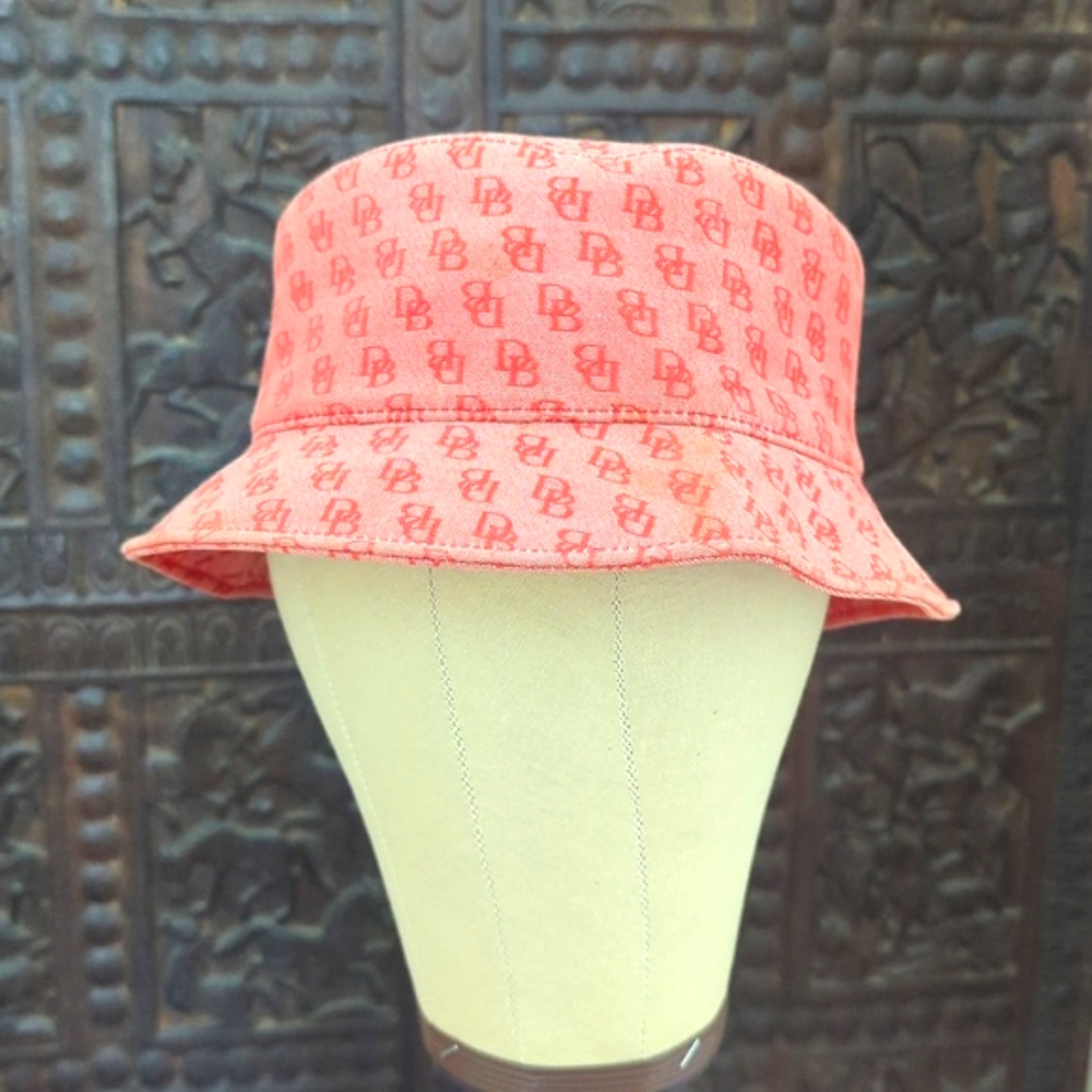 Dooney and Bourke signature logo jacquard bucket hat in red